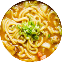 Udon-Nudeln-Curry mit Hühnerfleisch (scharf)