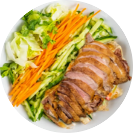 Reisnudelschale mit knuspriger Ente (scharf)