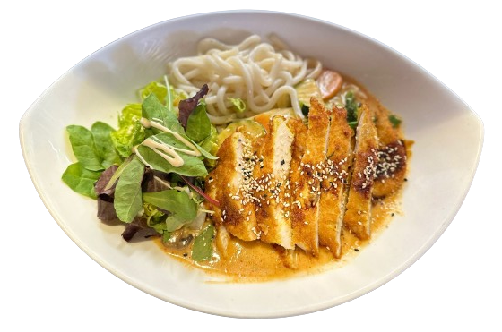 Gebratene Udon-Nudeln mit paniertem Hähnchen
