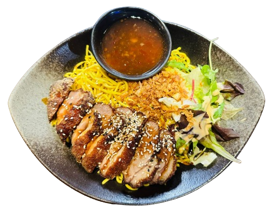 Gebratene Eiernudeln mit knuspriger Ente