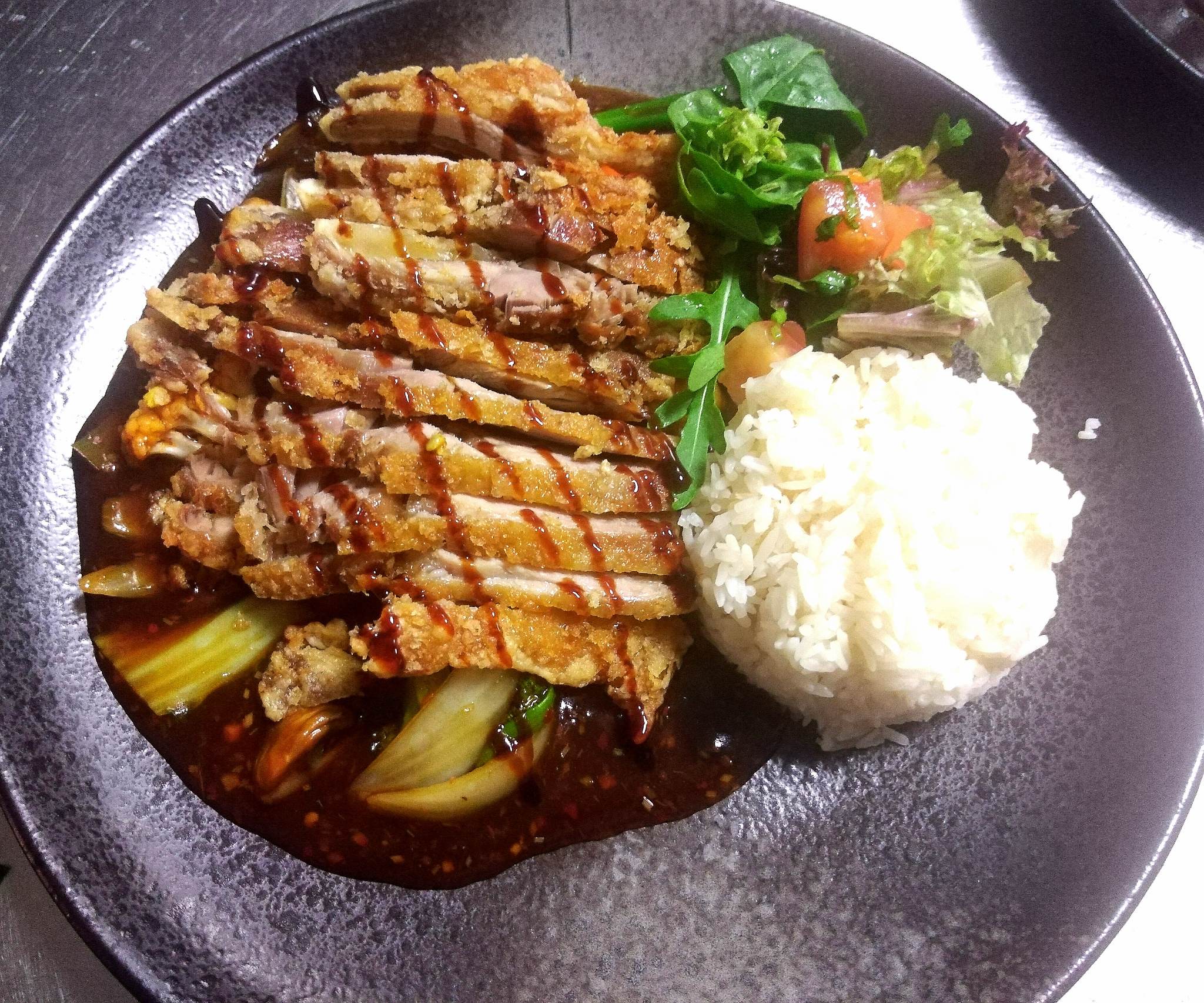 Knusprige Ente mit Pak-Choi und Sojasauce