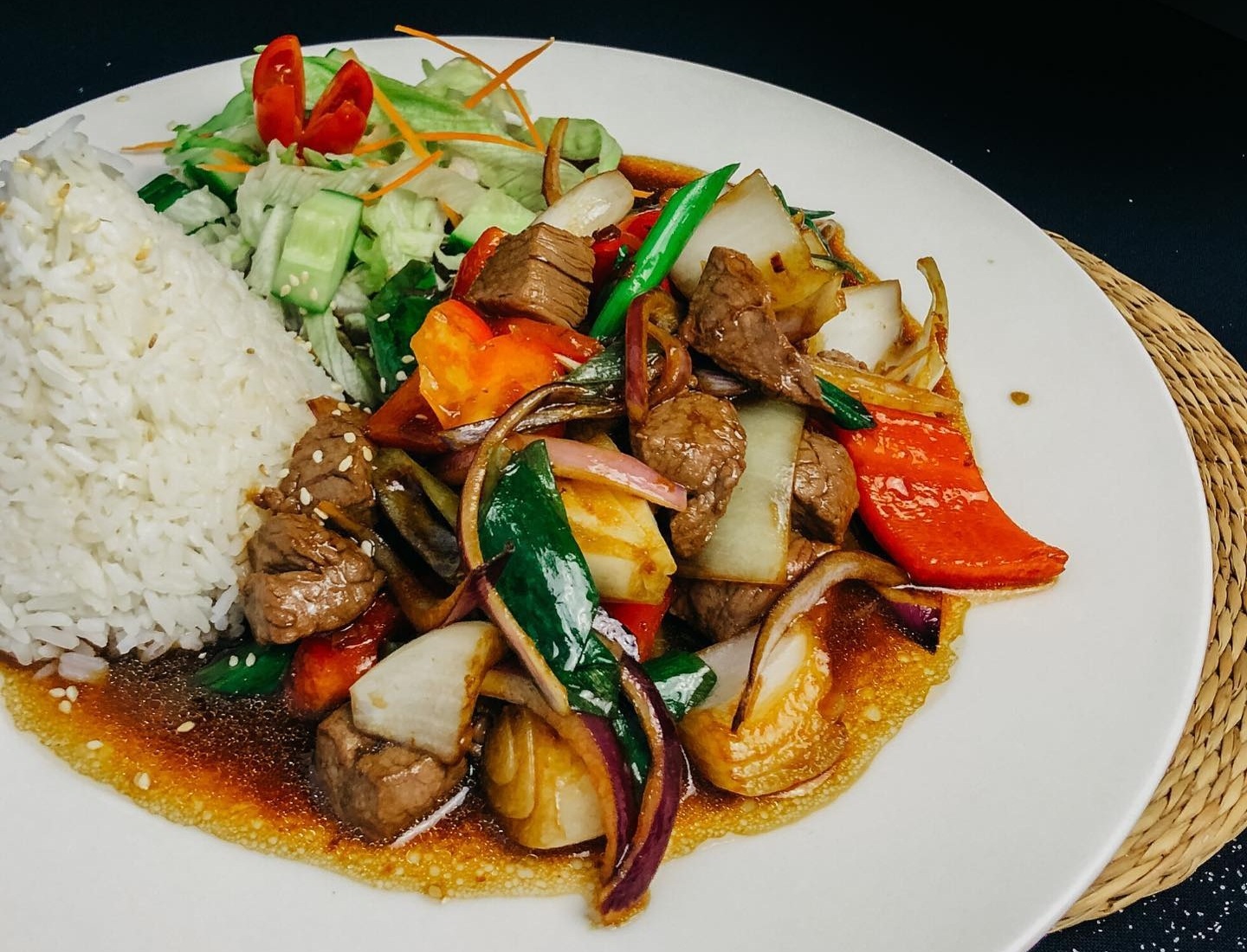 Rindfleisch mit Pak-Choi und Sojasauce