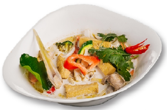 Bio-Tofu mit würziger Chili-Kokosmilch und Erdnussauce (vegetarisch)